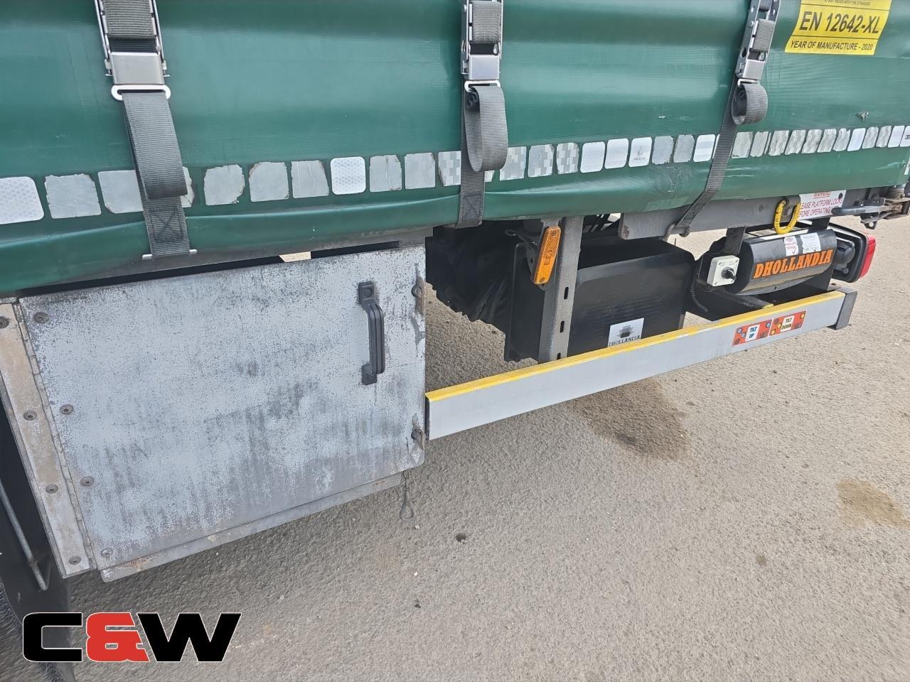 Vehicle image 14